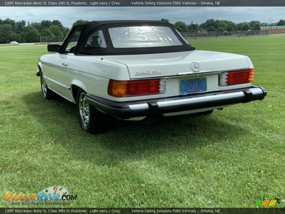 1985 Mercedes-Benz SL Class 380 SL Roadster Light Ivory / Grey Photo #8