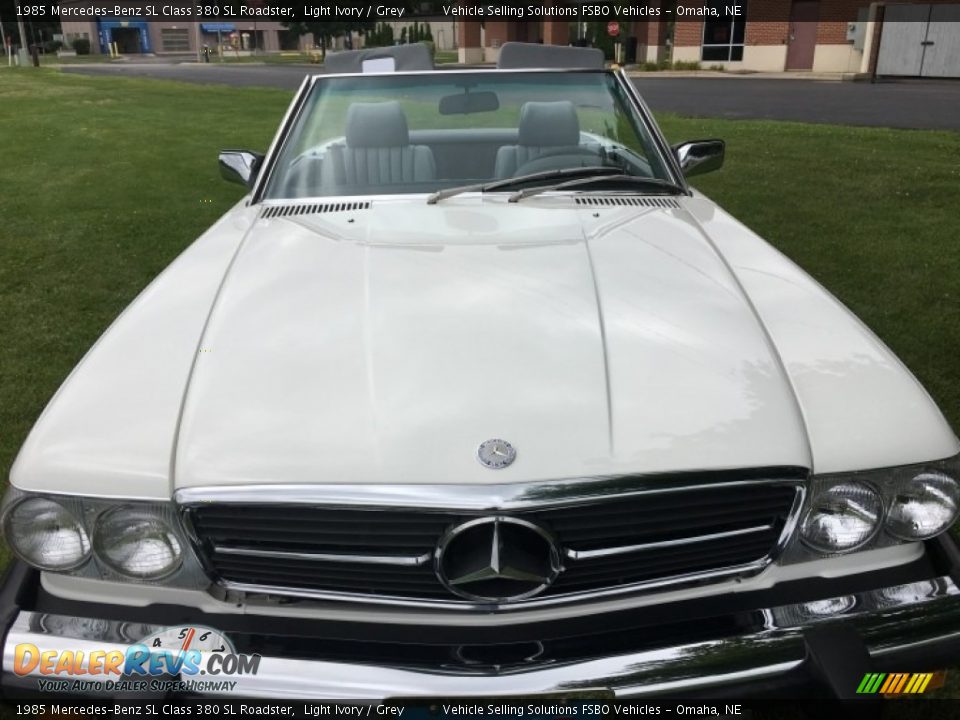 1985 Mercedes-Benz SL Class 380 SL Roadster Light Ivory / Grey Photo #10