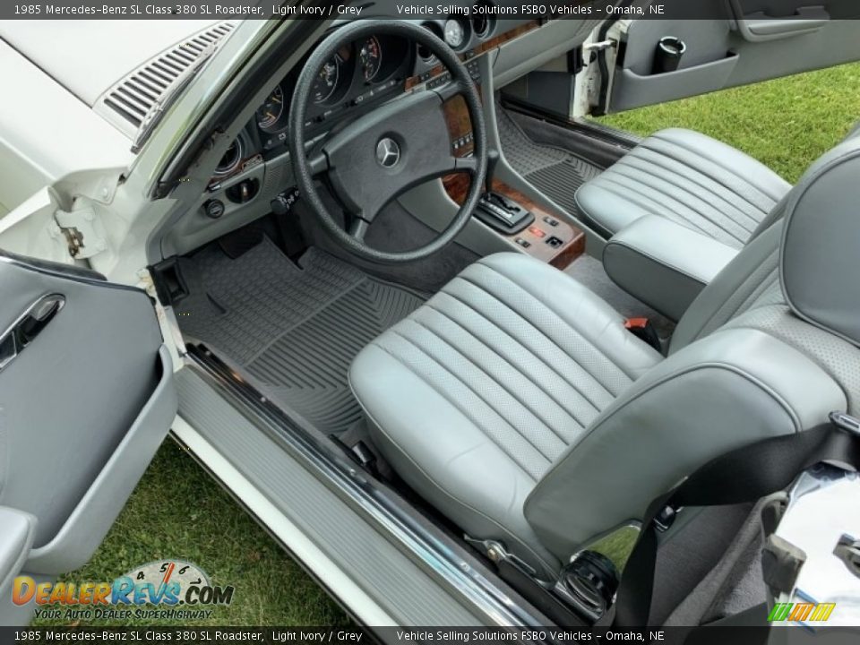 Front Seat of 1985 Mercedes-Benz SL Class 380 SL Roadster Photo #12