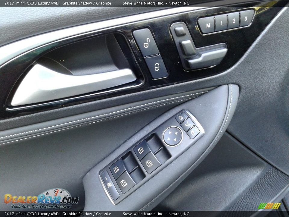 Door Panel of 2017 Infiniti QX30 Luxury AWD Photo #11