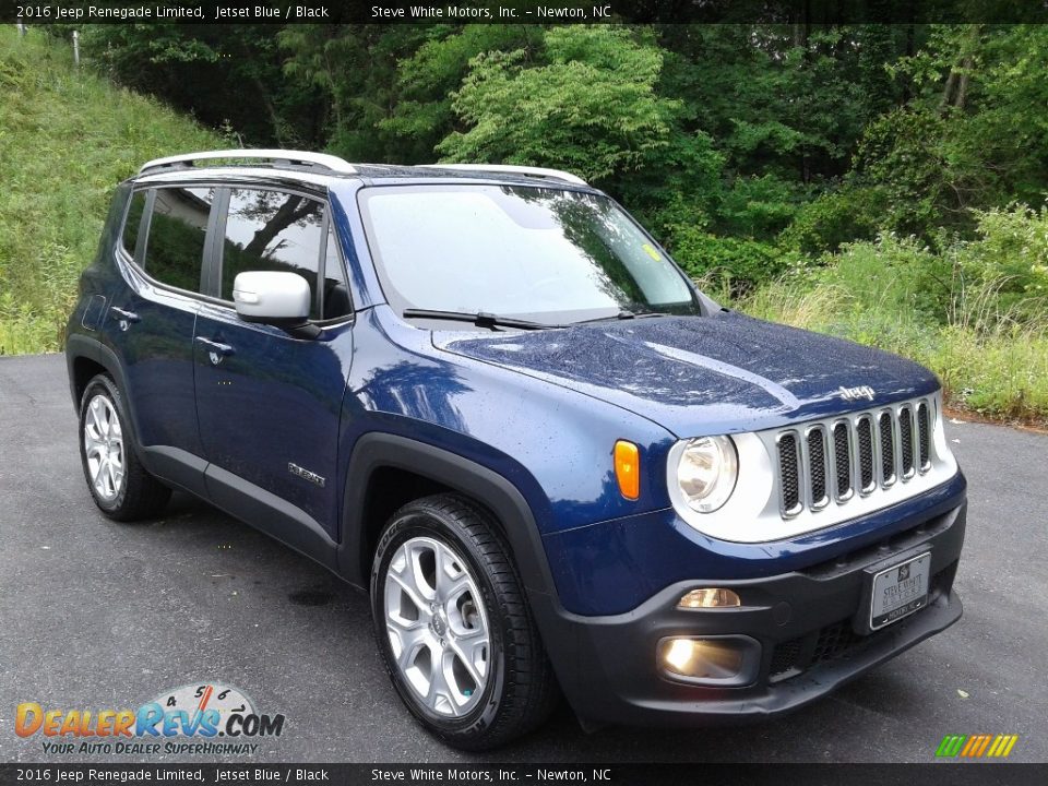 Front 3/4 View of 2016 Jeep Renegade Limited Photo #4