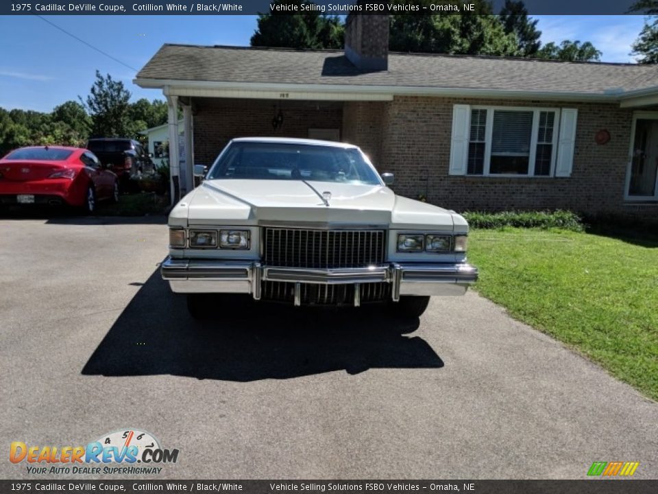 1975 Cadillac DeVille Coupe Cotillion White / Black/White Photo #2