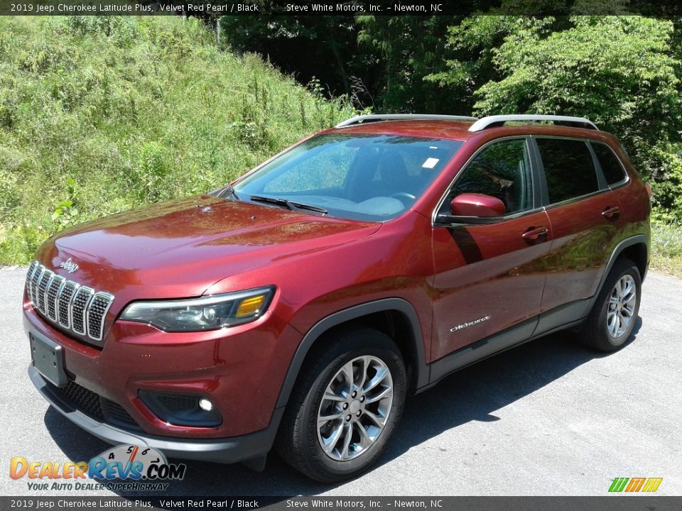 2019 Jeep Cherokee Latitude Plus Velvet Red Pearl / Black Photo #2
