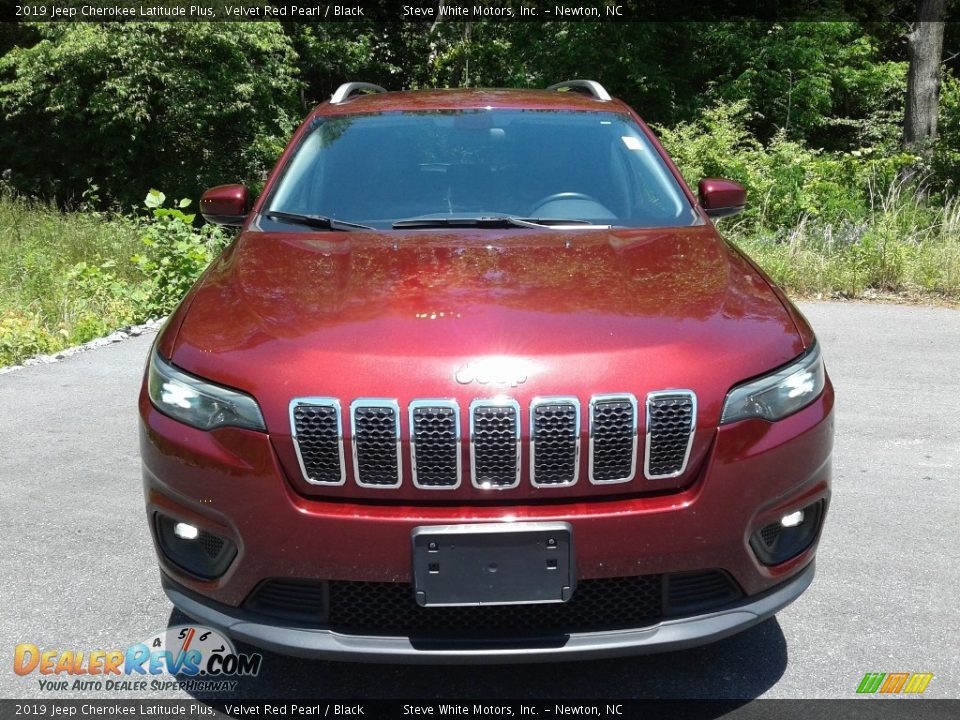 2019 Jeep Cherokee Latitude Plus Velvet Red Pearl / Black Photo #3