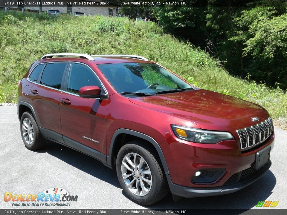2019 Jeep Cherokee Latitude Plus Velvet Red Pearl / Black Photo #4