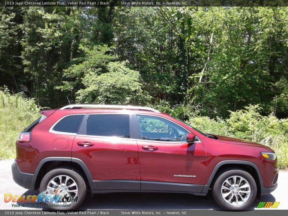 2019 Jeep Cherokee Latitude Plus Velvet Red Pearl / Black Photo #5