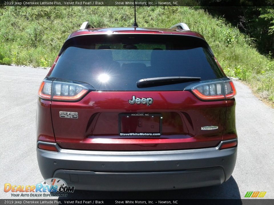 2019 Jeep Cherokee Latitude Plus Velvet Red Pearl / Black Photo #7