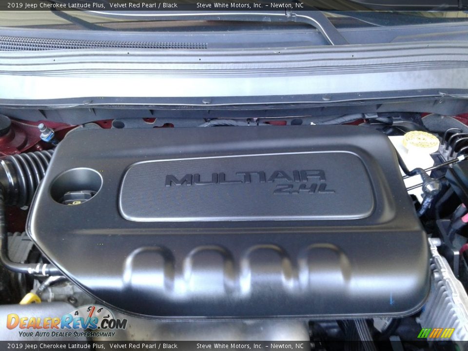 2019 Jeep Cherokee Latitude Plus Velvet Red Pearl / Black Photo #9