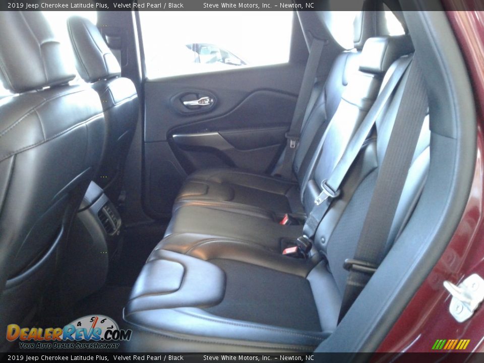 2019 Jeep Cherokee Latitude Plus Velvet Red Pearl / Black Photo #13