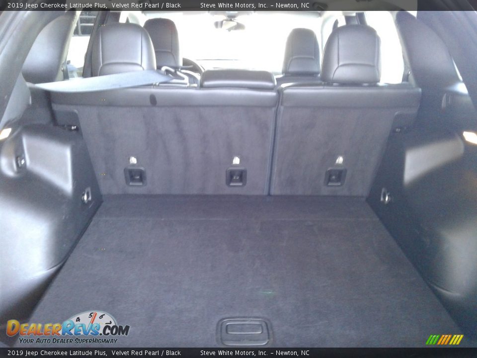 2019 Jeep Cherokee Latitude Plus Velvet Red Pearl / Black Photo #14