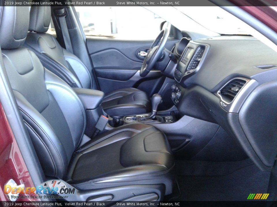 2019 Jeep Cherokee Latitude Plus Velvet Red Pearl / Black Photo #17