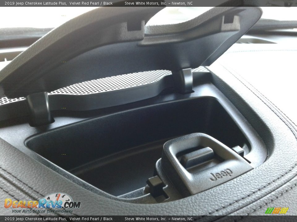 2019 Jeep Cherokee Latitude Plus Velvet Red Pearl / Black Photo #21