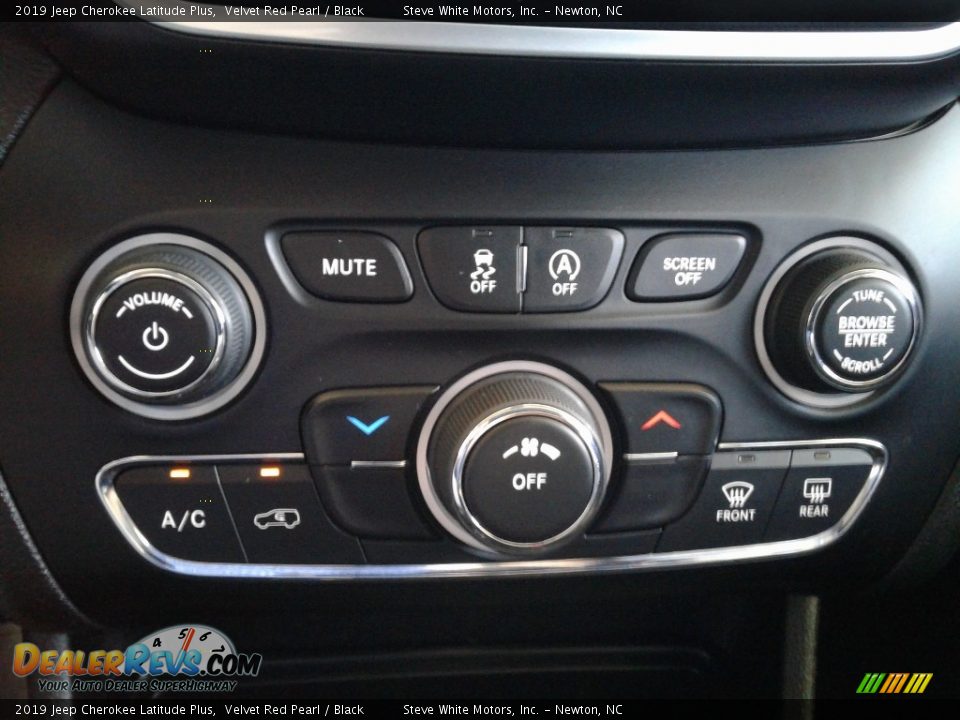 2019 Jeep Cherokee Latitude Plus Velvet Red Pearl / Black Photo #24