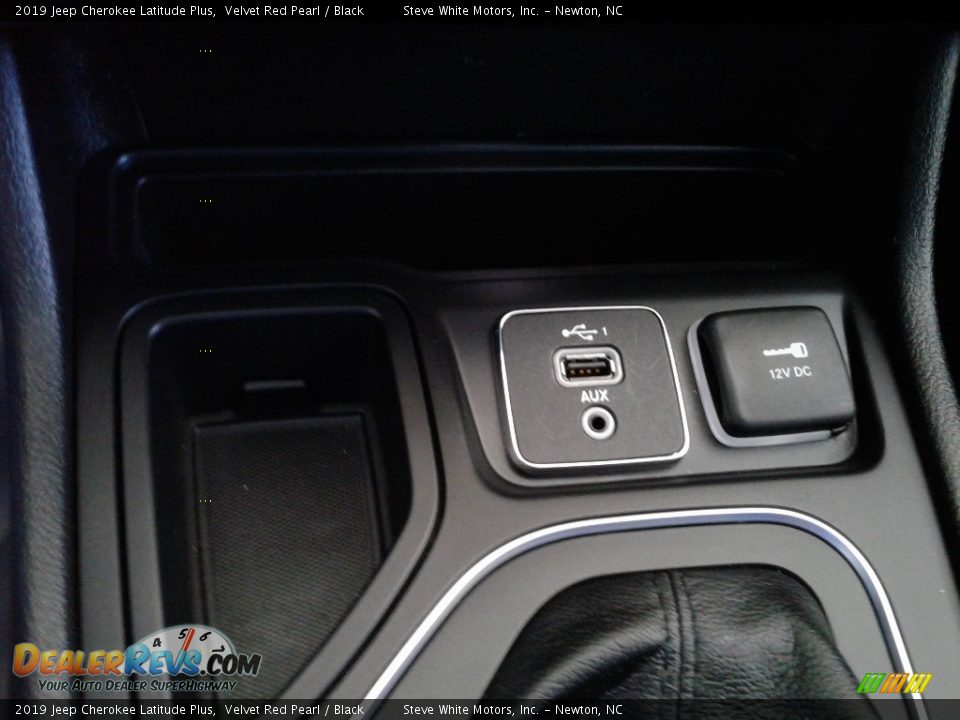 2019 Jeep Cherokee Latitude Plus Velvet Red Pearl / Black Photo #25