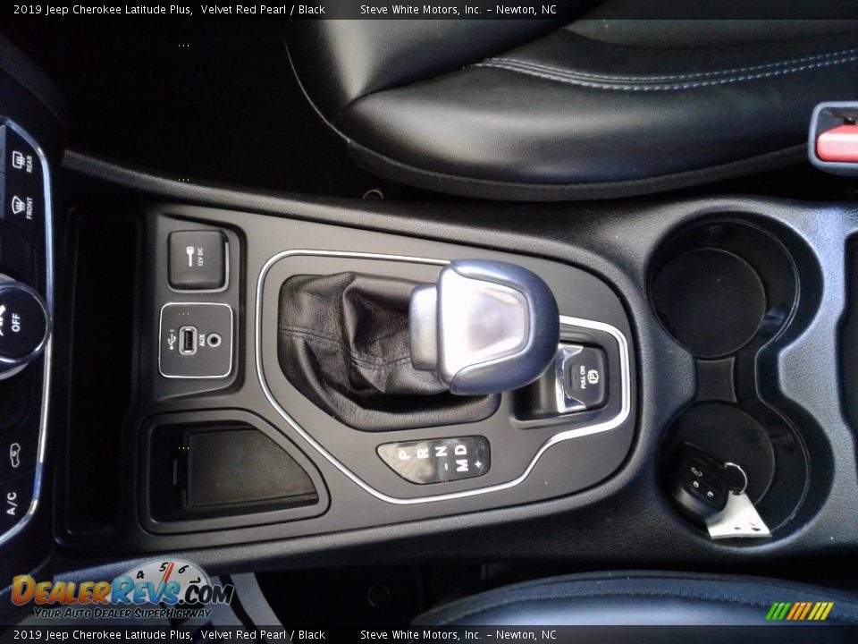 2019 Jeep Cherokee Latitude Plus Velvet Red Pearl / Black Photo #26