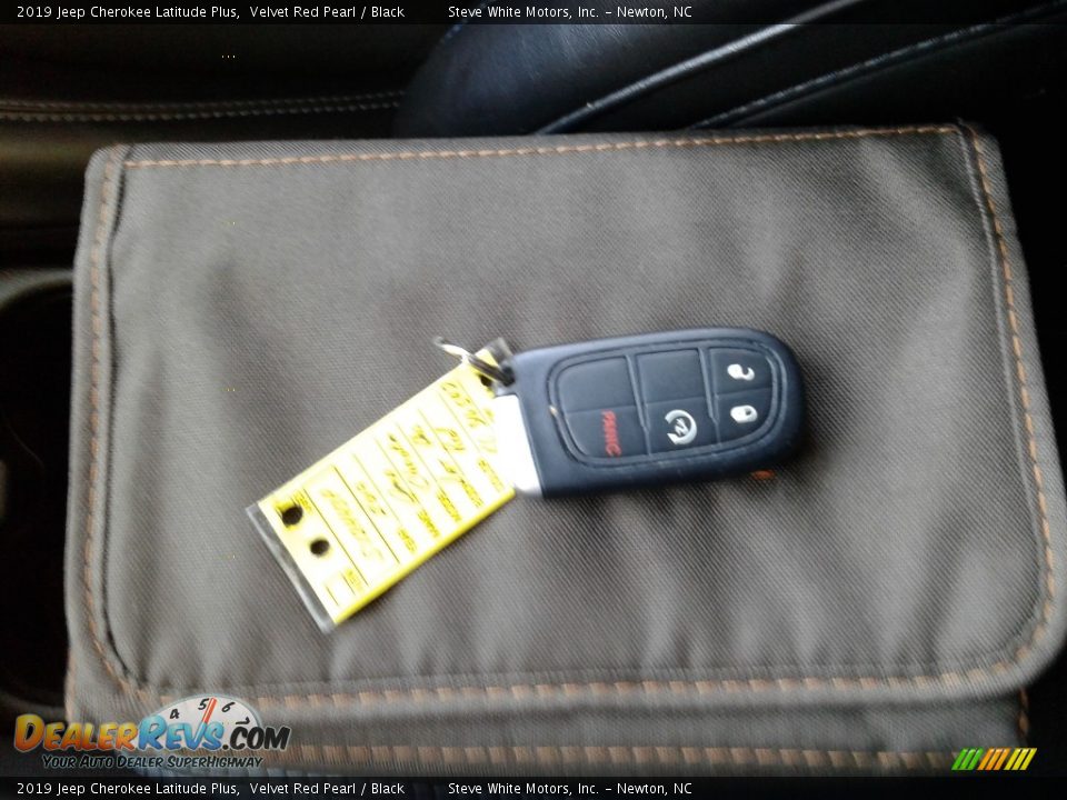 2019 Jeep Cherokee Latitude Plus Velvet Red Pearl / Black Photo #28