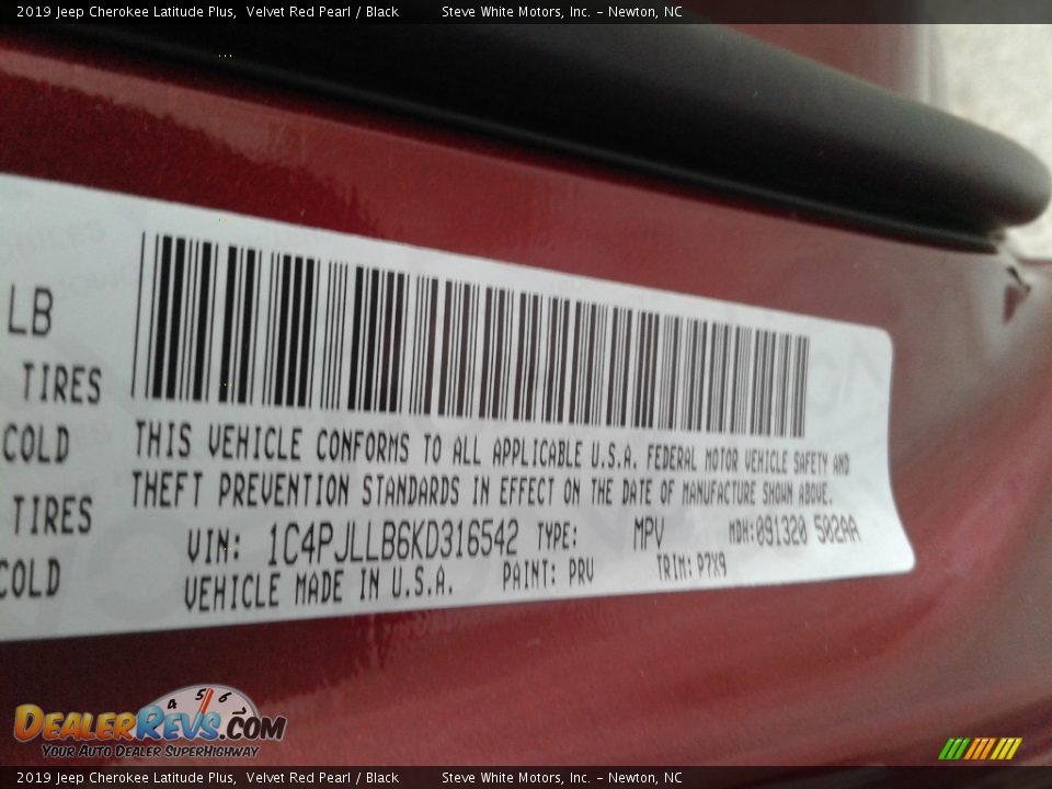 2019 Jeep Cherokee Latitude Plus Velvet Red Pearl / Black Photo #29