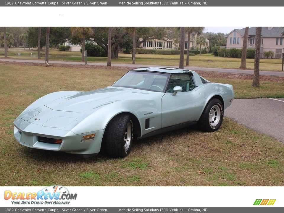 Front 3/4 View of 1982 Chevrolet Corvette Coupe Photo #1