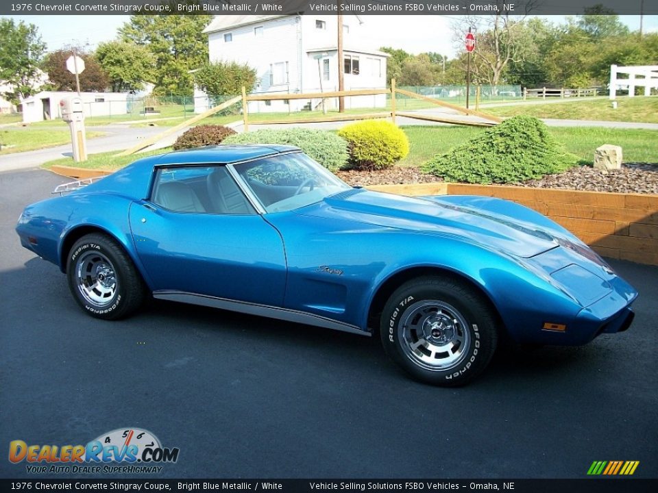 Front 3/4 View of 1976 Chevrolet Corvette Stingray Coupe Photo #4