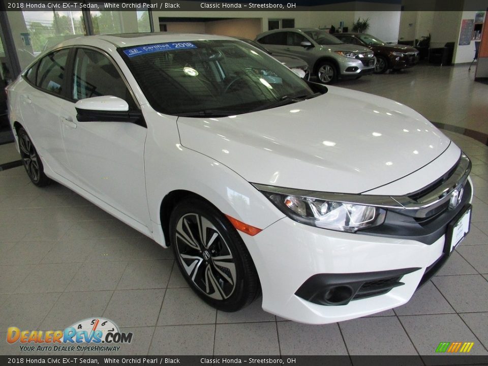 Front 3/4 View of 2018 Honda Civic EX-T Sedan Photo #3