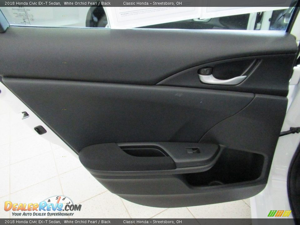 Door Panel of 2018 Honda Civic EX-T Sedan Photo #23