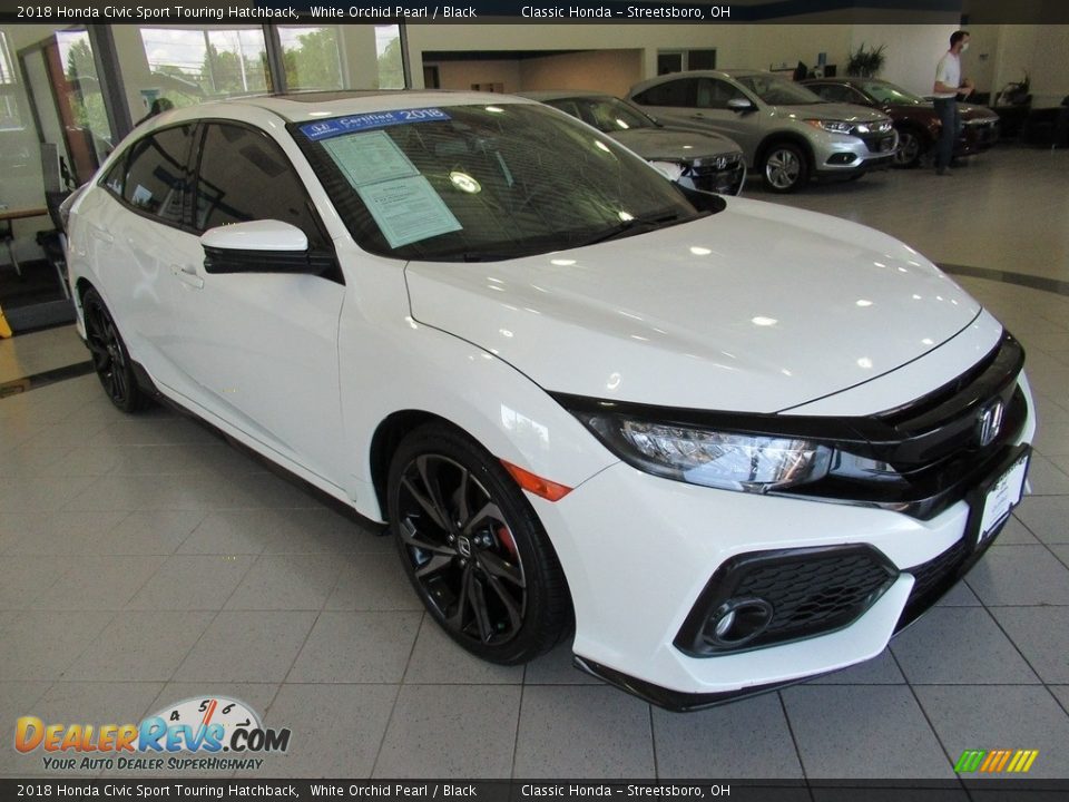 Front 3/4 View of 2018 Honda Civic Sport Touring Hatchback Photo #3
