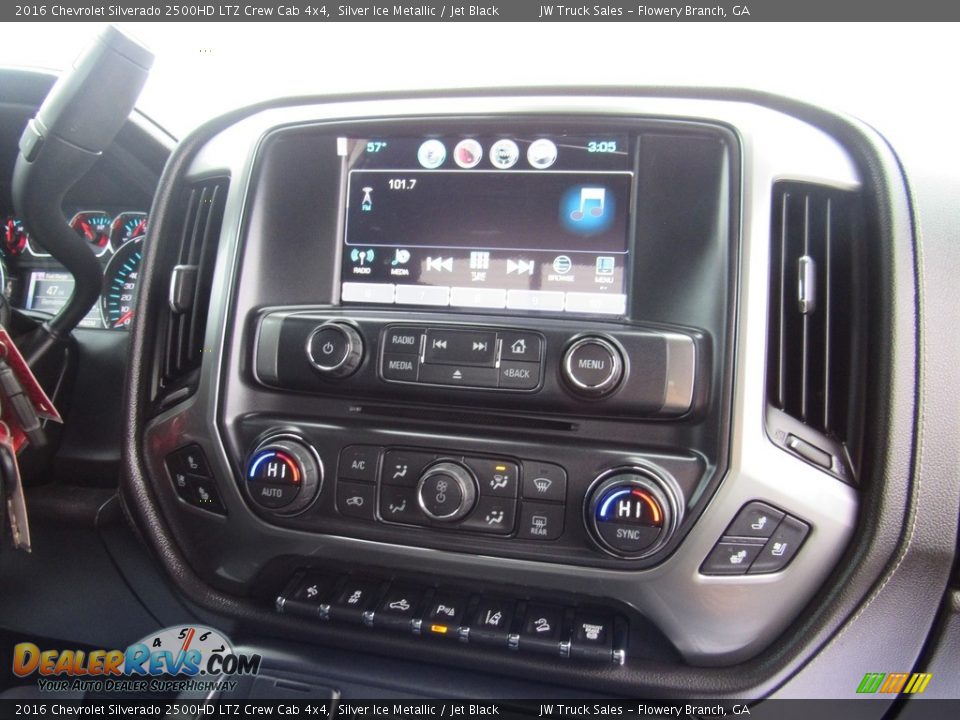 Controls of 2016 Chevrolet Silverado 2500HD LTZ Crew Cab 4x4 Photo #15