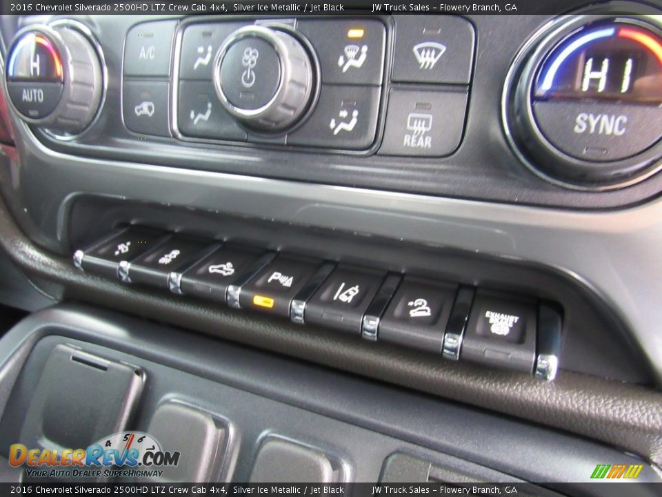 Controls of 2016 Chevrolet Silverado 2500HD LTZ Crew Cab 4x4 Photo #18