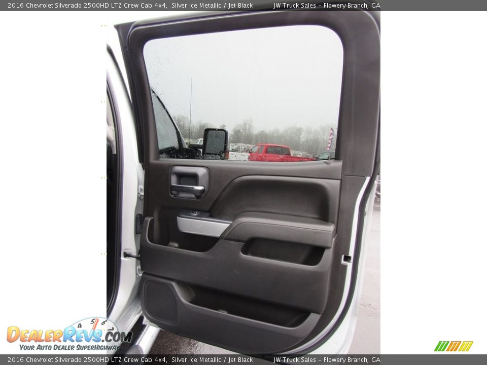 Door Panel of 2016 Chevrolet Silverado 2500HD LTZ Crew Cab 4x4 Photo #33
