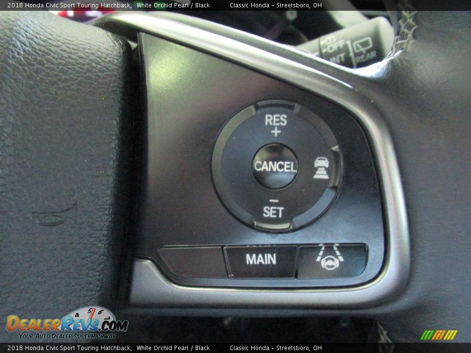 Controls of 2018 Honda Civic Sport Touring Hatchback Photo #32