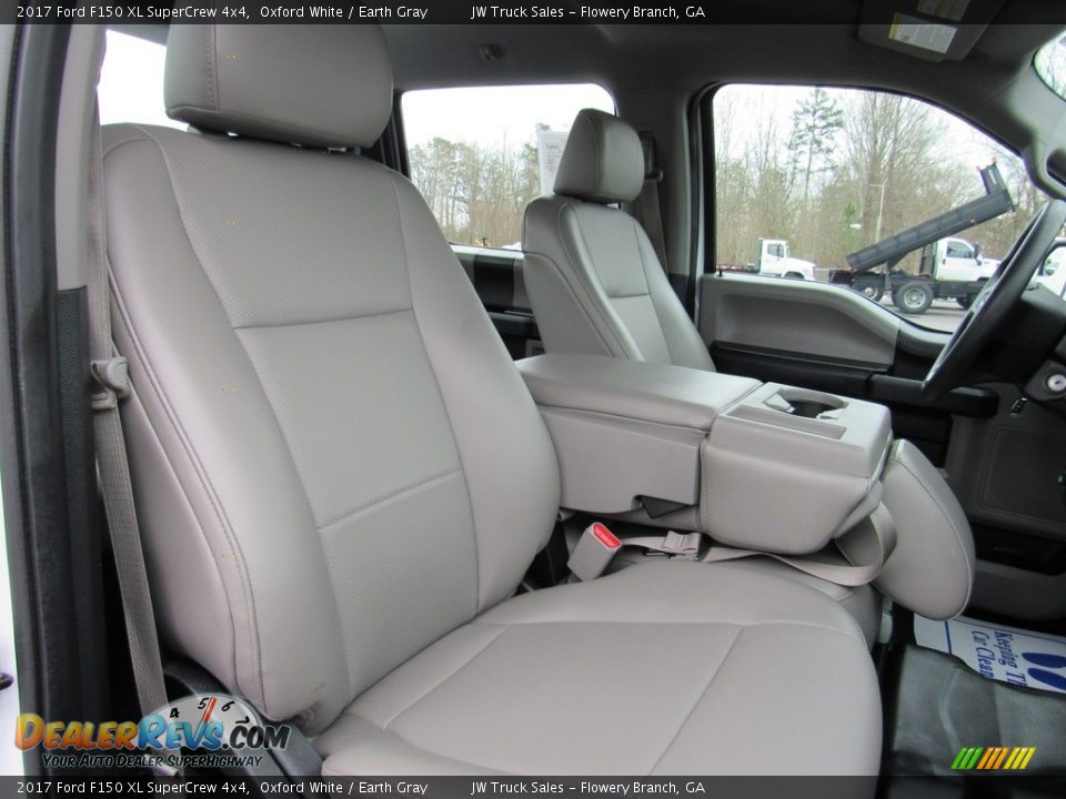 Front Seat of 2017 Ford F150 XL SuperCrew 4x4 Photo #11