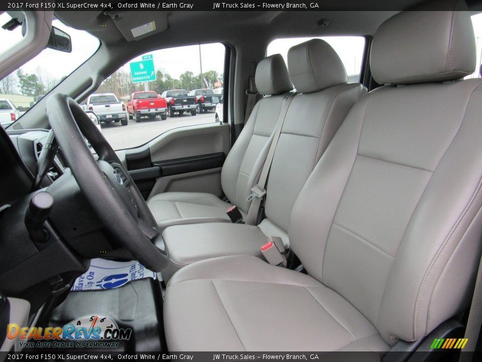 Front Seat of 2017 Ford F150 XL SuperCrew 4x4 Photo #16