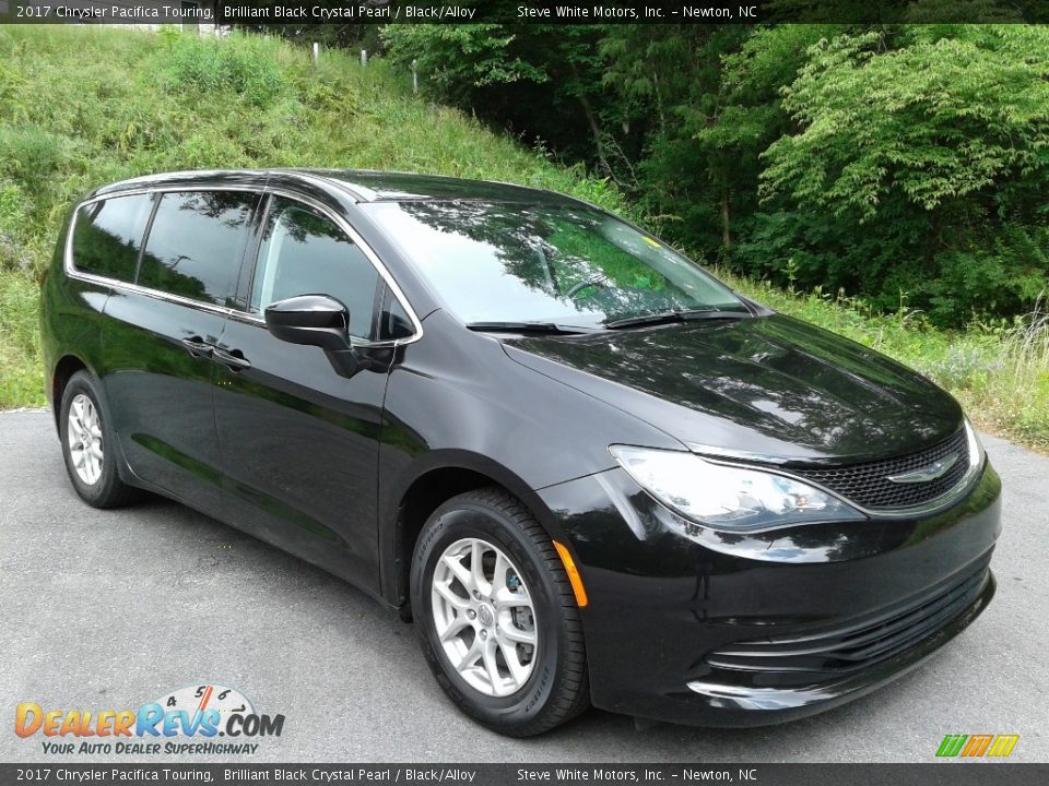 2017 Chrysler Pacifica Touring Brilliant Black Crystal Pearl / Black/Alloy Photo #4