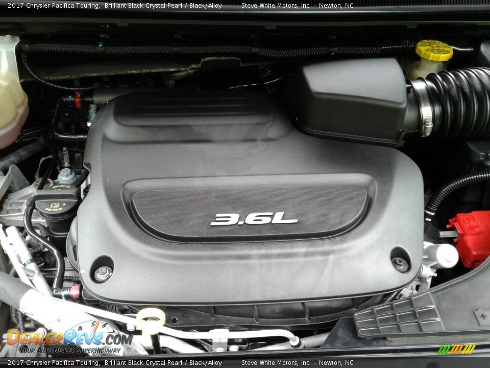2017 Chrysler Pacifica Touring Brilliant Black Crystal Pearl / Black/Alloy Photo #9