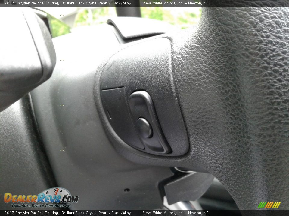 2017 Chrysler Pacifica Touring Brilliant Black Crystal Pearl / Black/Alloy Photo #11