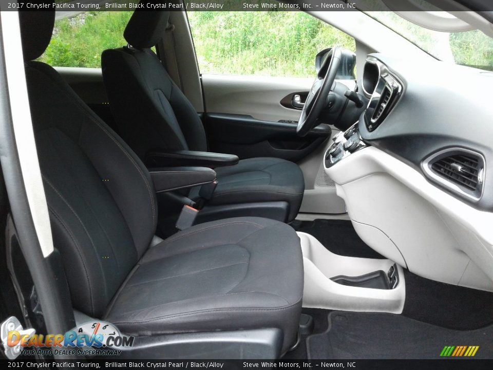 2017 Chrysler Pacifica Touring Brilliant Black Crystal Pearl / Black/Alloy Photo #17