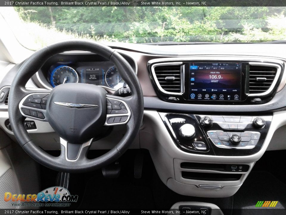 2017 Chrysler Pacifica Touring Brilliant Black Crystal Pearl / Black/Alloy Photo #18
