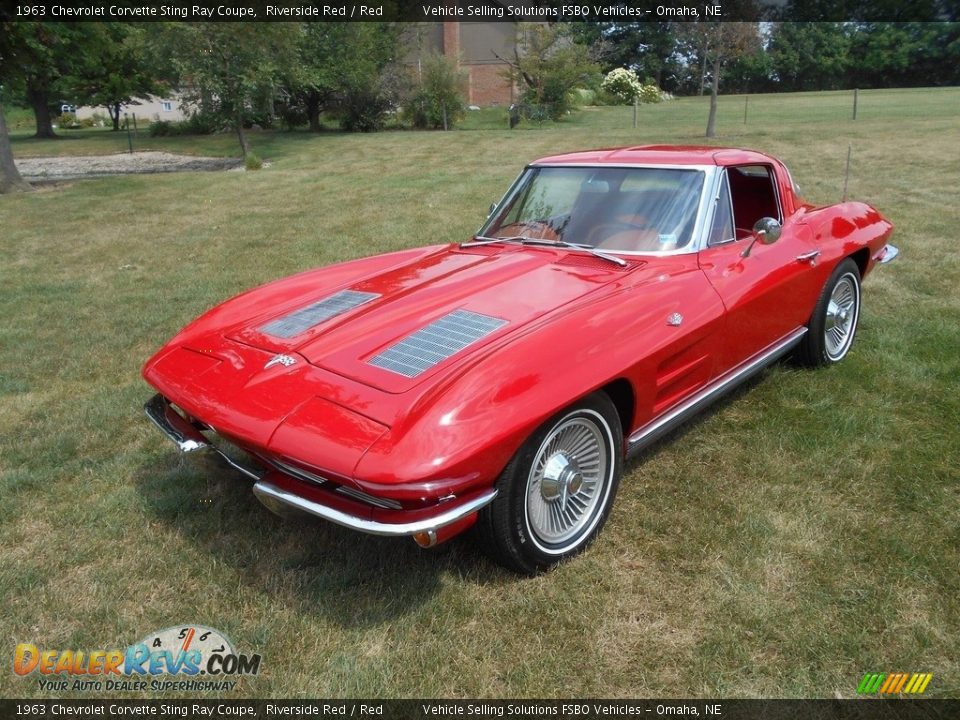 Front 3/4 View of 1963 Chevrolet Corvette Sting Ray Coupe Photo #1