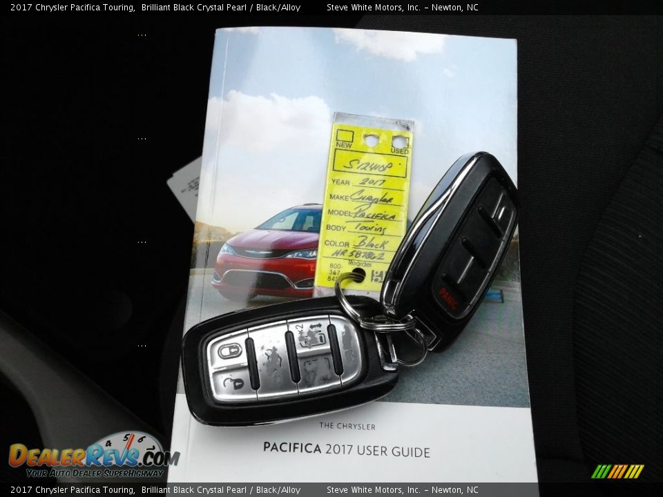 2017 Chrysler Pacifica Touring Brilliant Black Crystal Pearl / Black/Alloy Photo #24