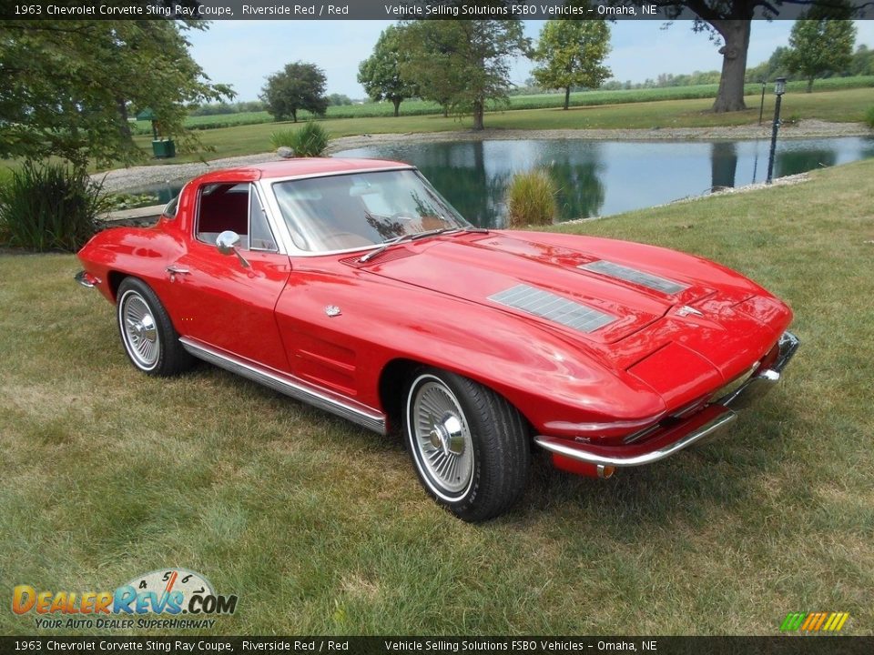 Front 3/4 View of 1963 Chevrolet Corvette Sting Ray Coupe Photo #15