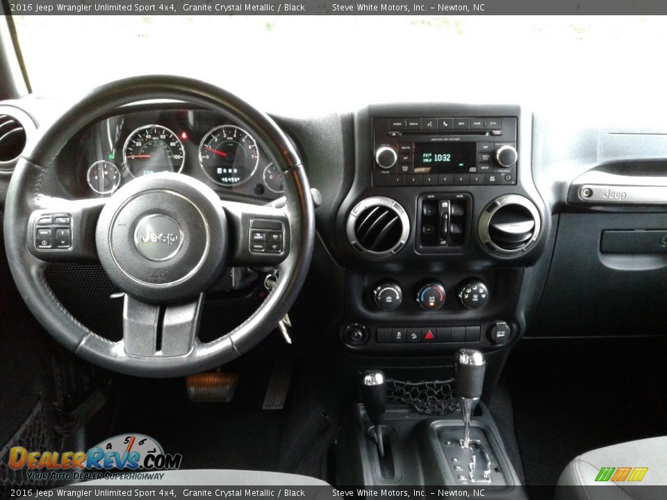 2016 Jeep Wrangler Unlimited Sport 4x4 Granite Crystal Metallic / Black Photo #17
