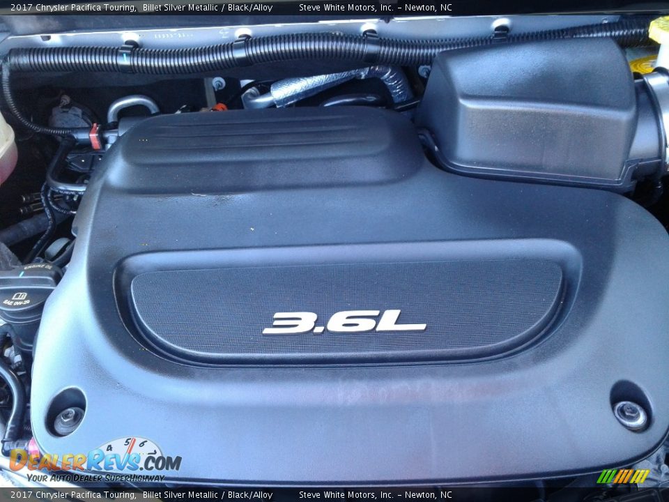 2017 Chrysler Pacifica Touring Billet Silver Metallic / Black/Alloy Photo #9