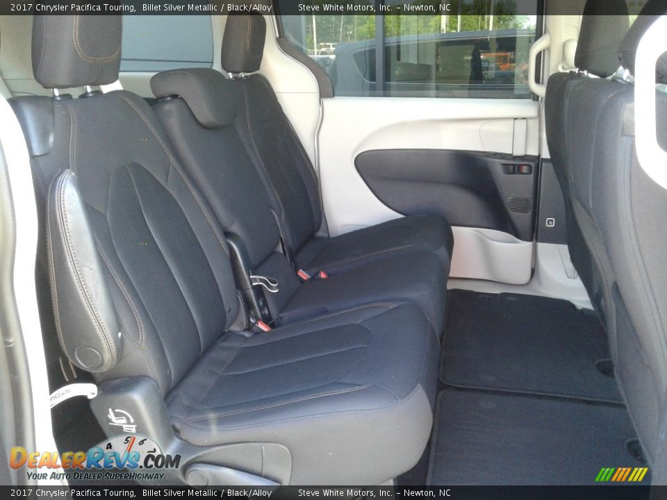 2017 Chrysler Pacifica Touring Billet Silver Metallic / Black/Alloy Photo #16