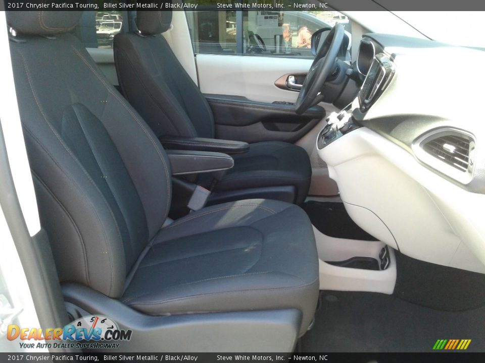 2017 Chrysler Pacifica Touring Billet Silver Metallic / Black/Alloy Photo #17
