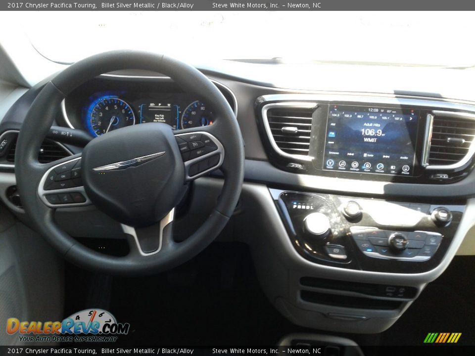 2017 Chrysler Pacifica Touring Billet Silver Metallic / Black/Alloy Photo #18
