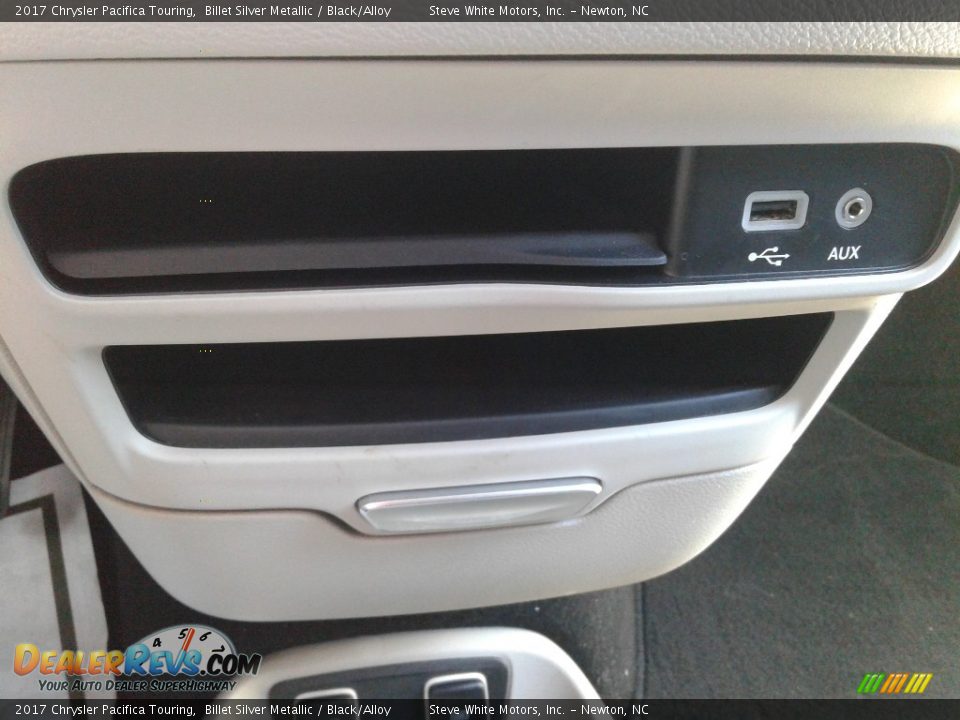 2017 Chrysler Pacifica Touring Billet Silver Metallic / Black/Alloy Photo #25