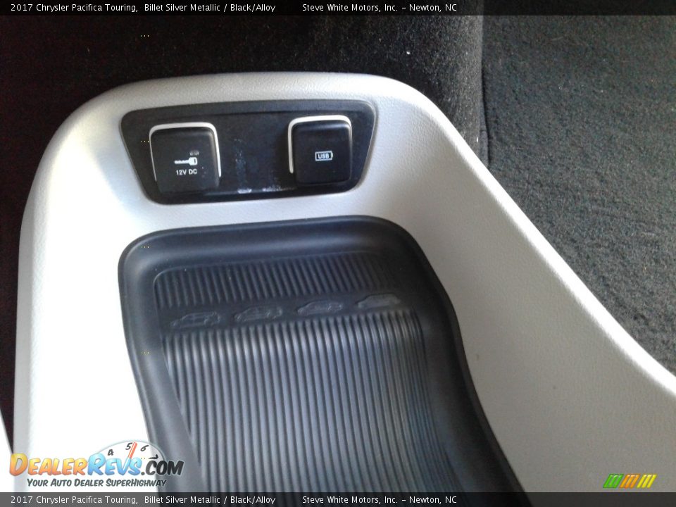 2017 Chrysler Pacifica Touring Billet Silver Metallic / Black/Alloy Photo #27