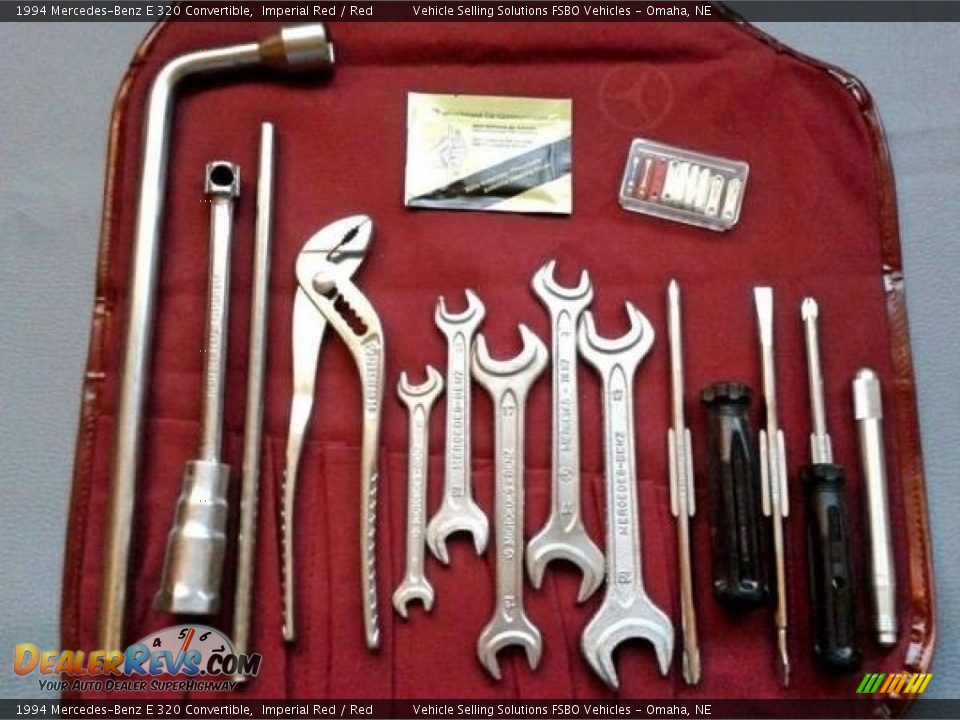 Tool Kit of 1994 Mercedes-Benz E 320 Convertible Photo #24