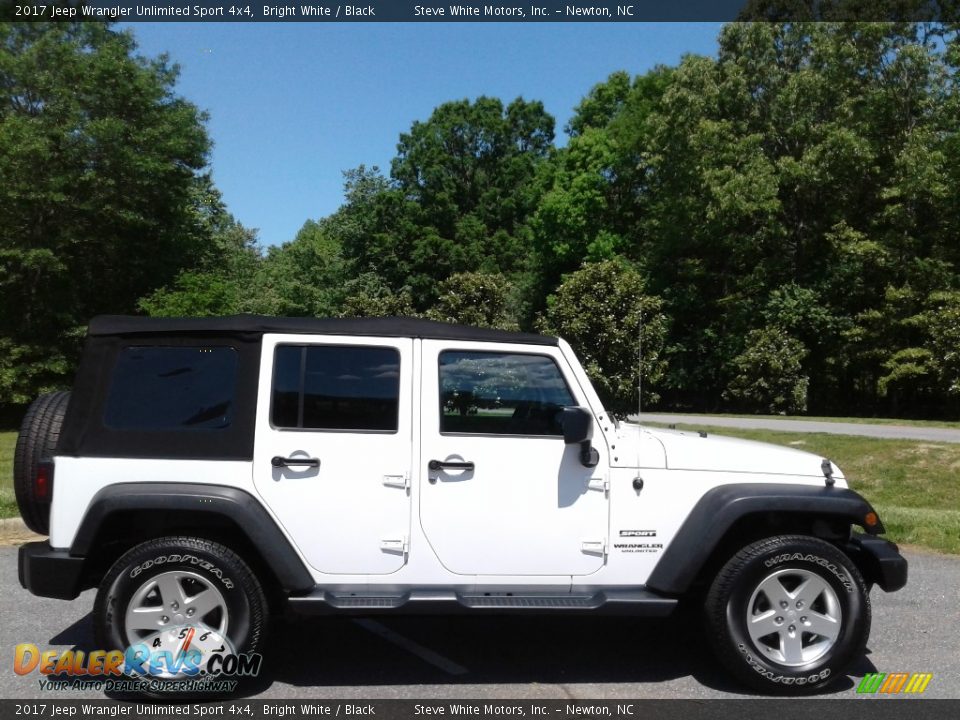 2017 Jeep Wrangler Unlimited Sport 4x4 Bright White / Black Photo #5