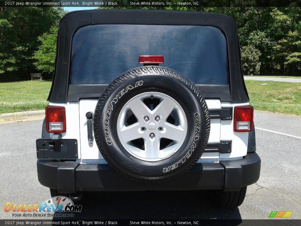 2017 Jeep Wrangler Unlimited Sport 4x4 Bright White / Black Photo #7